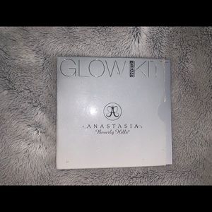 Anastasia Beverly Hills Glow Kit!
